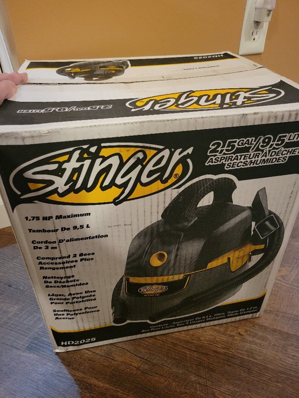 New Stinger 2.5 gallon shop vac